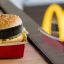 Критики предупреждают, что зарплата в 15 долларов заставит McDonald's заменить котлеты в бургерах роботами
