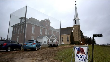 Южная Каролина защитит избирателей от Covid-19, возведя плексигласовый барьер вокруг всего городского избирательного участка