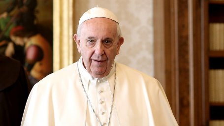 Папа Франциск идёт на компромисс правил, позволяя священникам жениться на нем