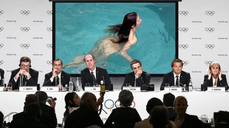 Олимпийский комитет отчаянно пытается увеличить аудиторию зрителей, добавив купание нагишом к играм 2024 года