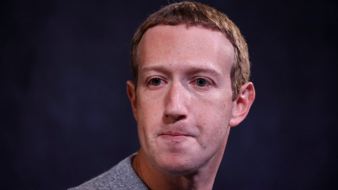 Марк Цукерберг просит надзорный Совет Facebook принять решение о том, виновата ли его жена