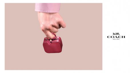 Coach представляет миниатюрную сумочку для хранения ногтей, чешуек кожи и других сыпучих детритов, которые вы снимаете со своего тела