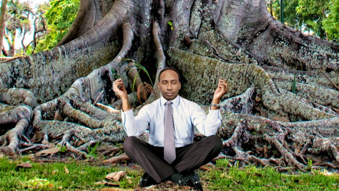 Аналитик НФЛ медитирует в тени фигового дерева