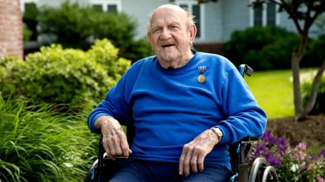 104-летний мужчина получил медаль Второй мировой войны просто из вежливости