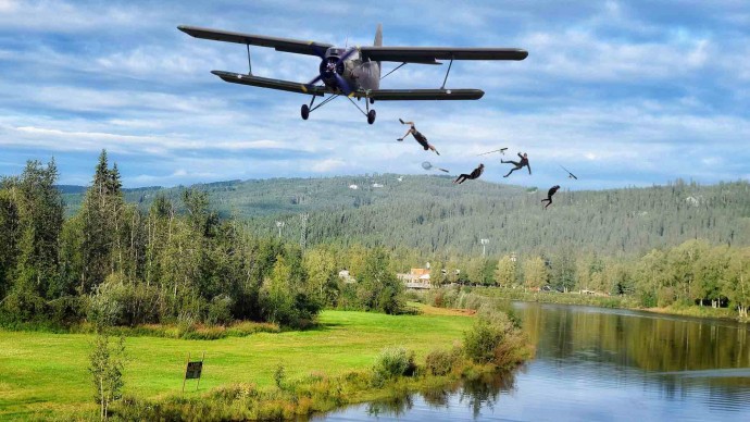 Представители дикой природы пополняют запасы озера, сбрасывая тысячи рыбаков с самолета