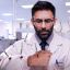 Лаборант, случайно уколовший себя в палец во время подготовки шприца, становится первым американцем получившим вакцину от Covid-19