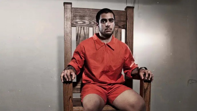 Заключенный сожалеет, что надел шорты на казнь после того, как почувствовал, что его бедра прилипли к электрическому стулу