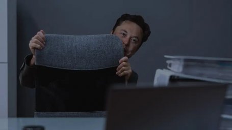 Илон Маск прячется в тёмном офисе Twitter, пока домовладелец стучит в дверь, требуя арендную плату