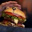 Тревожная реклама PETA показывает рыдающий бургер, делающий мужчине минет