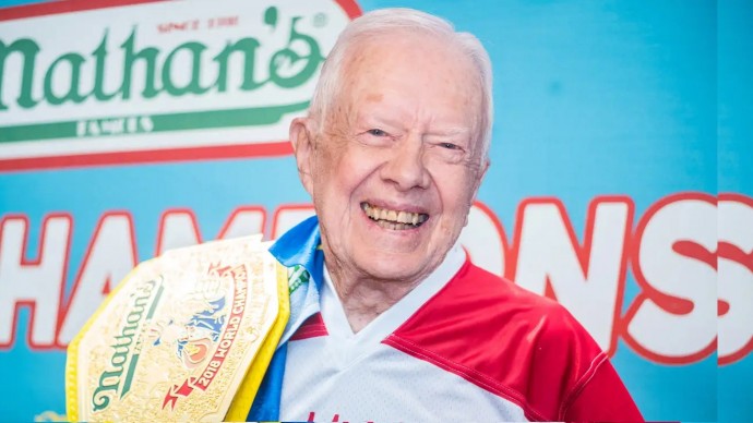 Джимми Картер выиграл конкурс по поеданию хот-догов Натана 2023 года