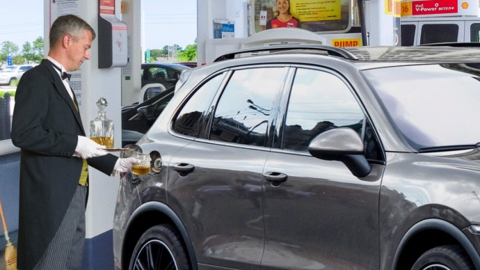 Компания ExxonMobil побаловала люксовые авто дегустацией бензина