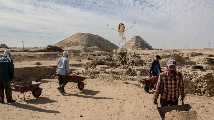 Египтологи раскопали скелетные останки первой человеческой пирамиды