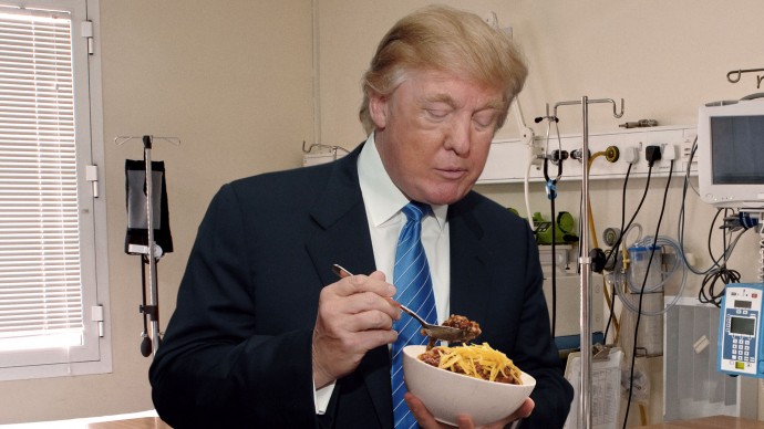 Трамп извинился во время поедания супа