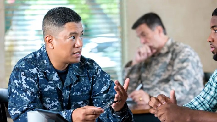 Военный вербовщик рассказал подростку о возможности испытать новые захватывающие медицинские заболевания
