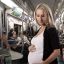 Женщина должна быть намного более беременной, если она хочет, чтобы ей предложили место в метро